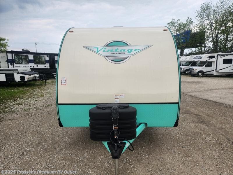 Contact us now about this 2025 Gulf Stream Vintage Cruiser 19ERD! 2025 Vintage Cruiser 19ERD by Gulf Stream from Prosser's Premium RV Outlet in Sturtevant, Wisconsin