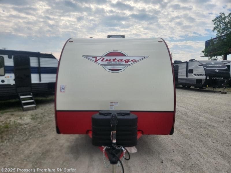 Contact us now about this 2026 Gulf Stream Vintage Cruiser 19CSK! 2026 Vintage Cruiser 19CSK by Gulf Stream from Prosser's Premium RV Outlet in Sturtevant, Wisconsin