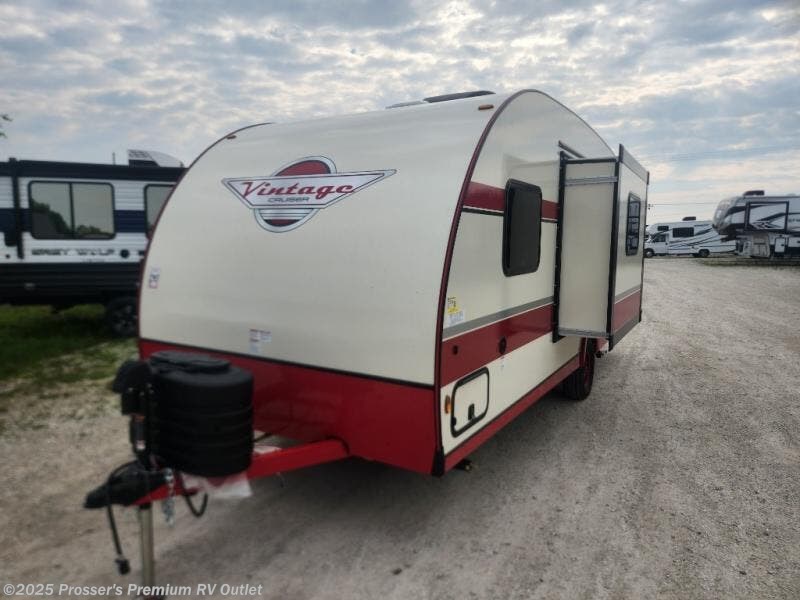 Email now about this 2026 Gulf Stream Vintage Cruiser 19CSK! New 2026 Gulf Stream Vintage Cruiser 19CSK available in Sturtevant, Wisconsin