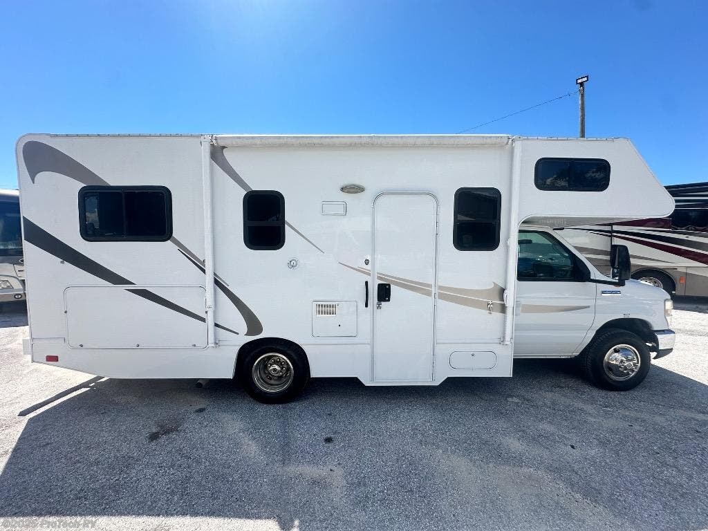 Used 2016 Thor Majestic 23a available in Clermont, Florida