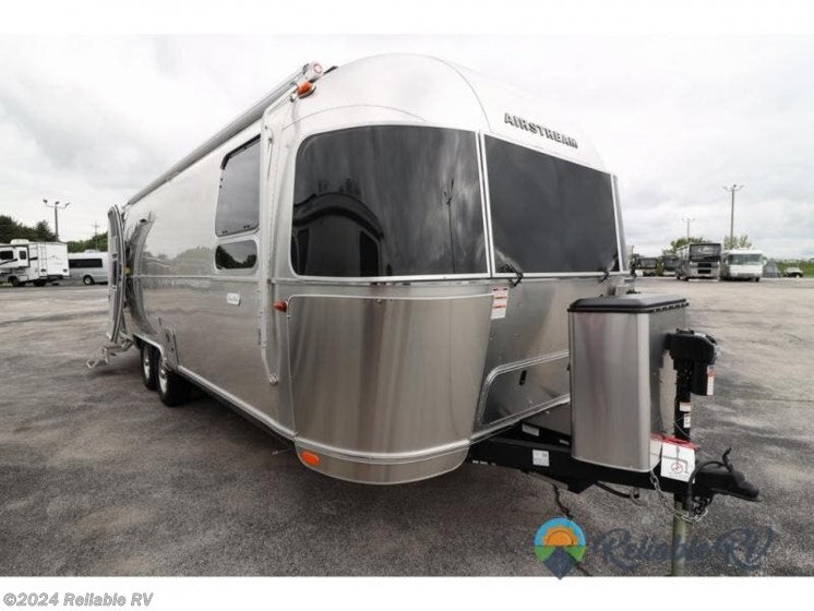 New 2024 Airstream Flying Cloud 27FB available in Springfield, Missouri