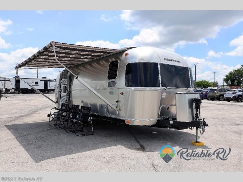 Email now about this 2025 Airstream Globetrotter 25FB Twin! New 2025 Airstream Globetrotter 25FB Twin available in Springfield, Missouri