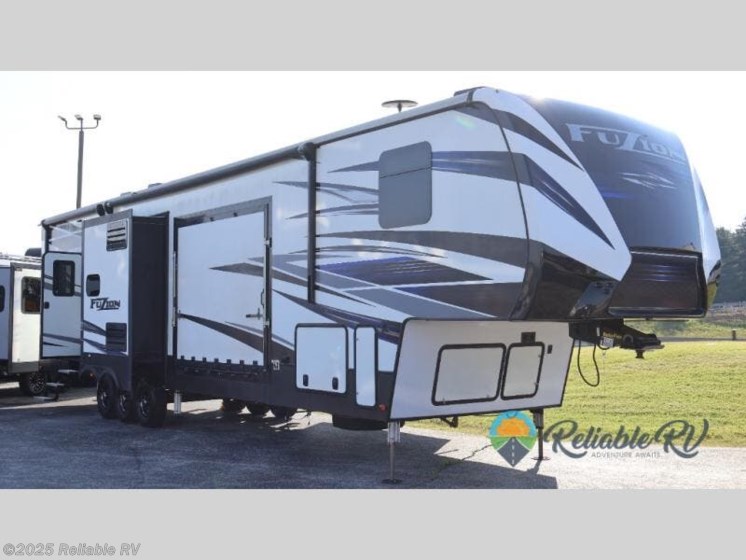 Email now about this 2018 Keystone Fuzion 424! Used 2018 Keystone Fuzion 424 available in Springfield, Missouri