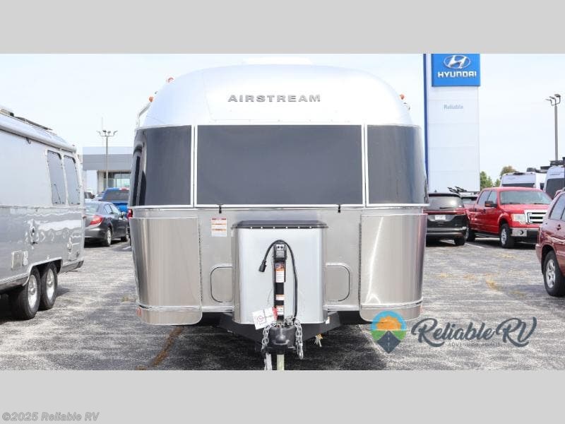 Contact us now about this 2026 Airstream Flying Cloud 25FB Twin! 2026 Flying Cloud 25FB Twin by Airstream from Reliable RV in Springfield, Missouri
