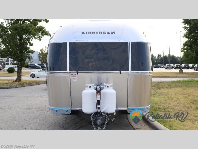 Contact us now about this 2026 Airstream Flying Cloud 25FB! 2026 Flying Cloud 25FB by Airstream from Reliable RV in Springfield, Missouri