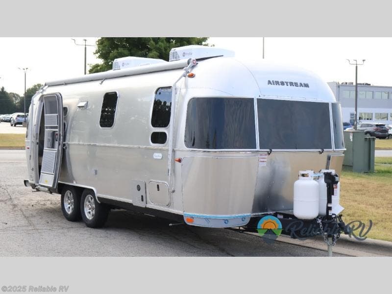 Email now about this 2026 Airstream Flying Cloud 25FB! New 2026 Airstream Flying Cloud 25FB available in Springfield, Missouri