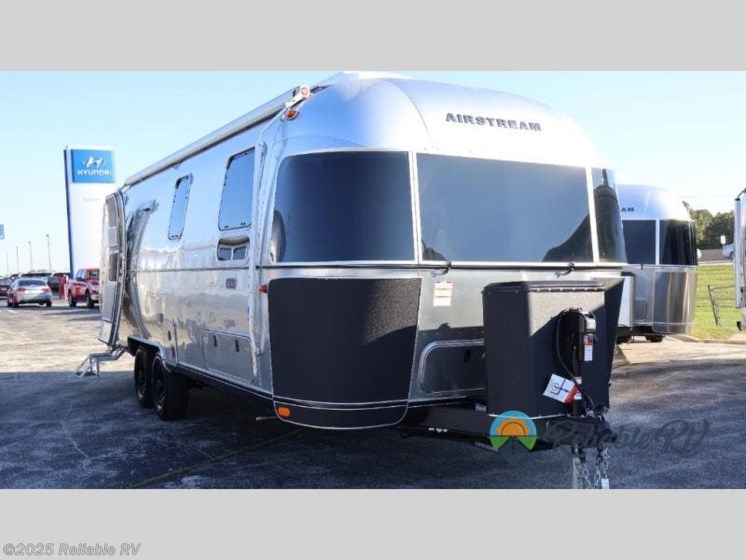 Email now about this 2026 Airstream Flying Cloud 27FB Twin! New 2026 Airstream Flying Cloud 27FB Twin available in Springfield, Missouri