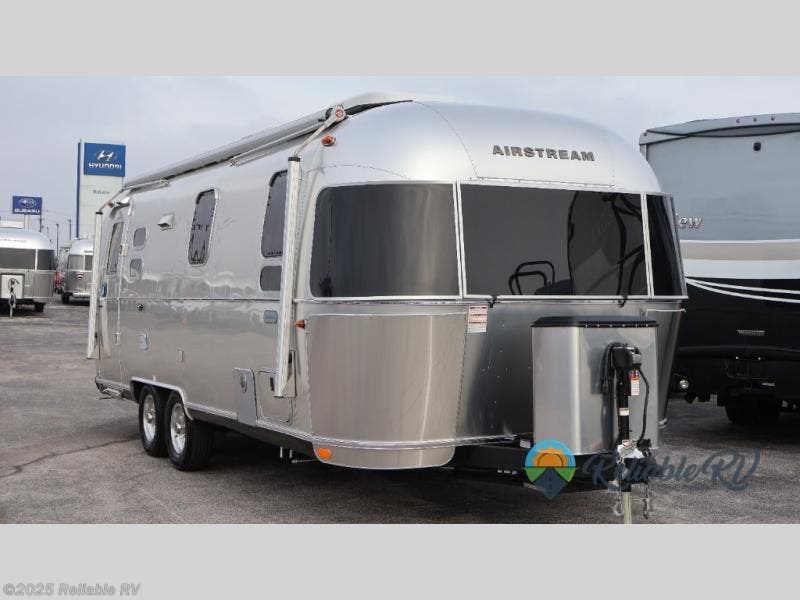 Email now about this 2026 Airstream Globetrotter 25FB! New 2026 Airstream Globetrotter 25FB available in Springfield, Missouri