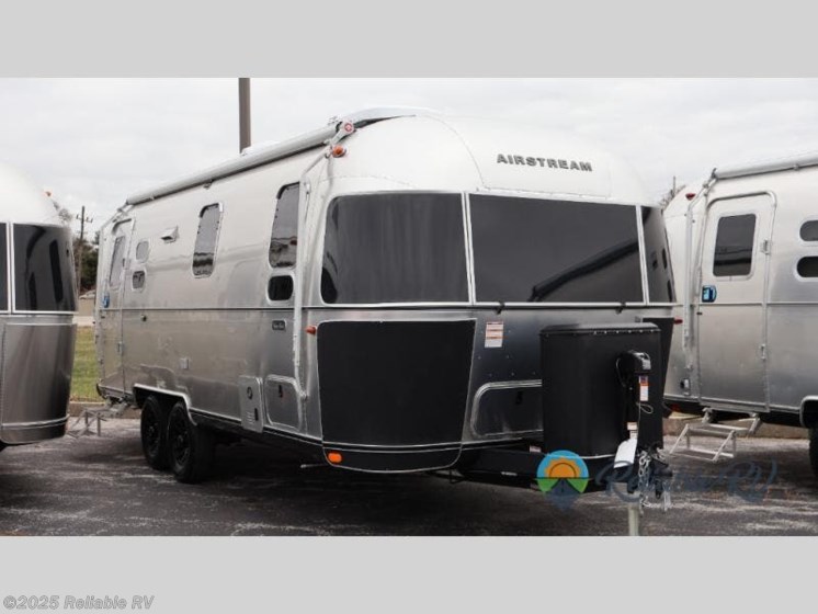Email now about this 2026 Airstream Flying Cloud 25FB Twin! New 2026 Airstream Flying Cloud 25FB Twin available in Springfield, Missouri