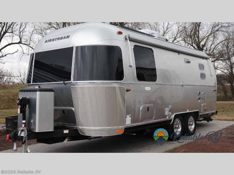 New 2026 Airstream Flying Cloud 23FB Twin available in Springfield, Missouri