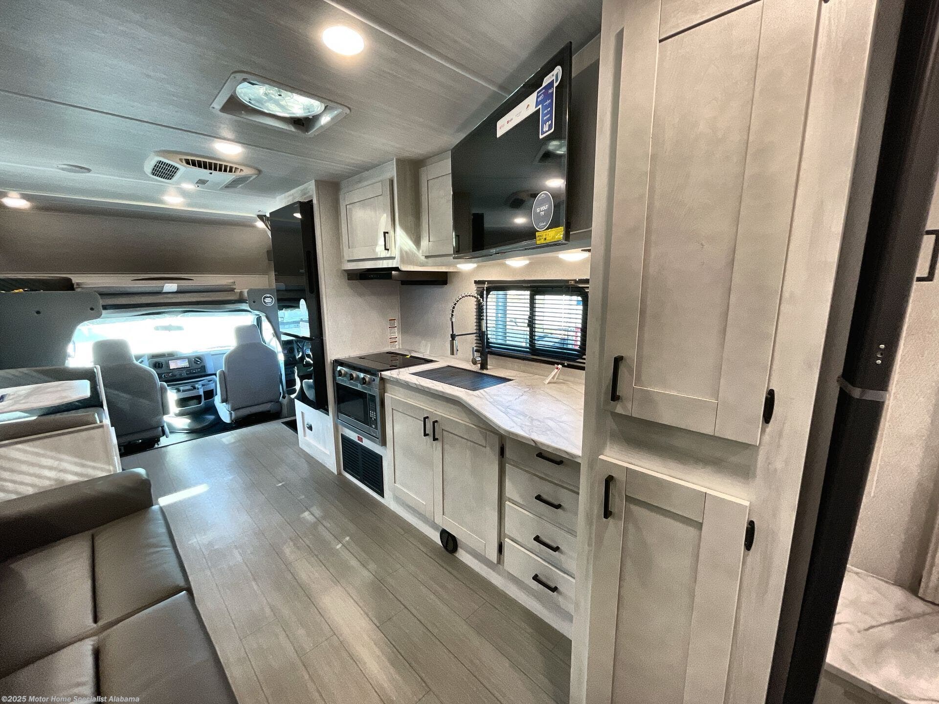 Call now about this 2025 East to West Entrada 2600DS! 2025 East to West Entrada 2600DS - New Class C For Sale by Motor Home Specialist Alabama in Montgomery, Alabama features Slideout