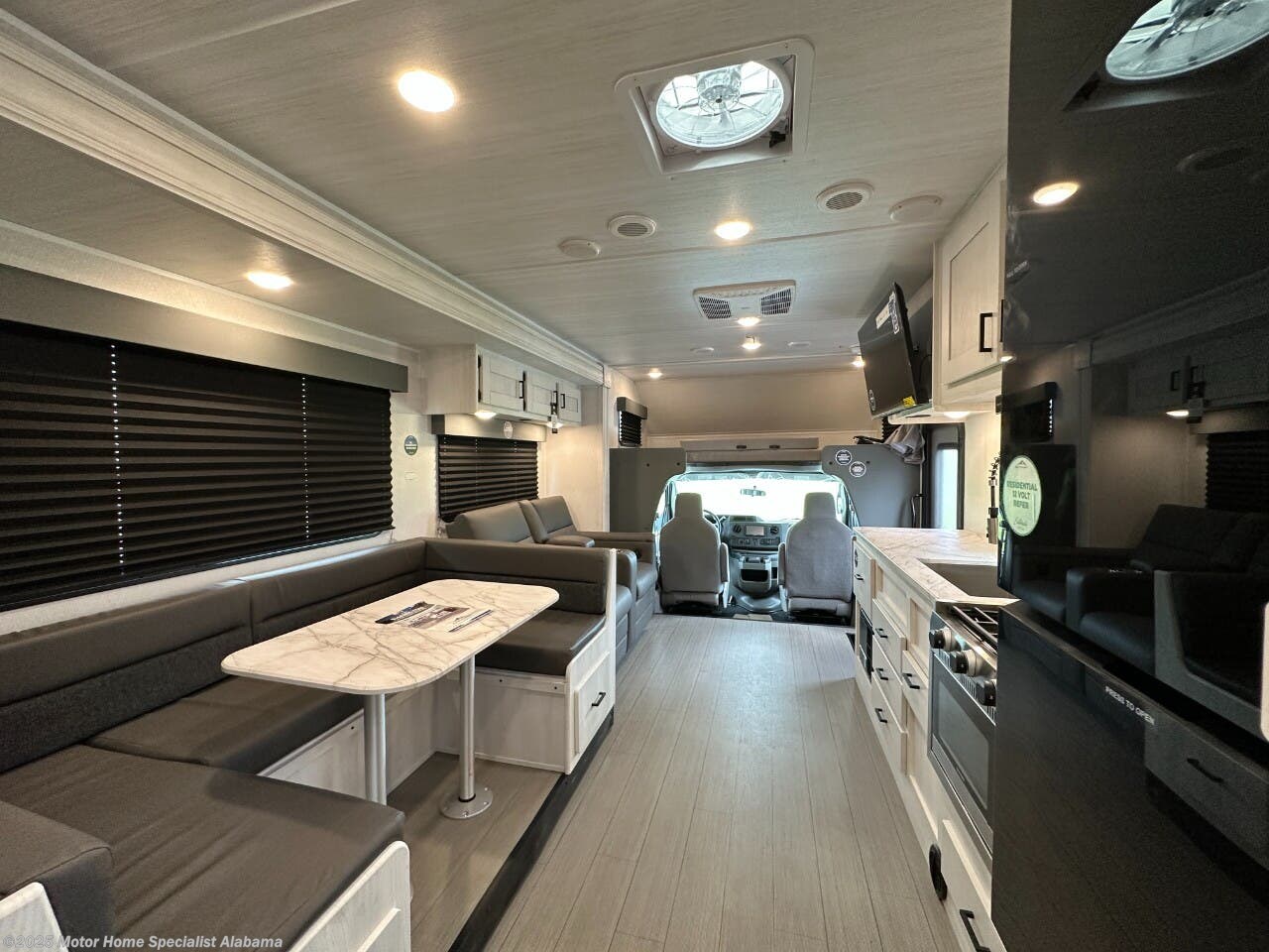 Call now about this 2026 East to West Entrada 2950OK! 2026 East to West Entrada 2950OK - New Class C For Sale by Motor Home Specialist Alabama in Montgomery, Alabama features Slideout, Theater Seating