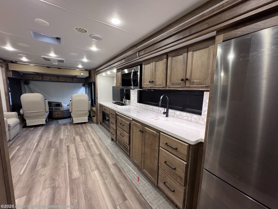 Call now about this 2026 Tiffin Byway 38 CL! 2026 Tiffin Byway 38 CL - New Diesel Pusher For Sale by Motor Home Specialist Alabama in Montgomery, Alabama features Bath & 1/2