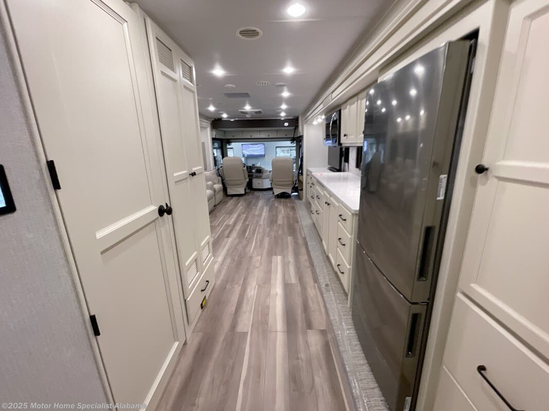Call now about this 2026 Tiffin Byway 38 CL! 2026 Tiffin Byway 38 CL - New Diesel Pusher For Sale by Motor Home Specialist Alabama in Montgomery, Alabama features Bath & 1/2, Theater Seating