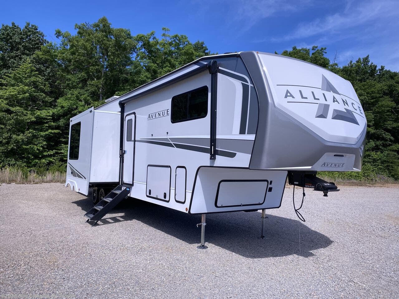 Contact us now about this 2025 Alliance RV Avenue 38DBL! 2025 Avenue 38DBL by Alliance RV from Blue Compass RV Danville in Ringgold, Virginia