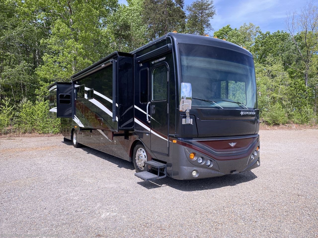 Contact us now about this 2014 Fleetwood Expedition 40x! 2014 Expedition 40x by Fleetwood from Blue Compass RV Danville in Ringgold, Virginia