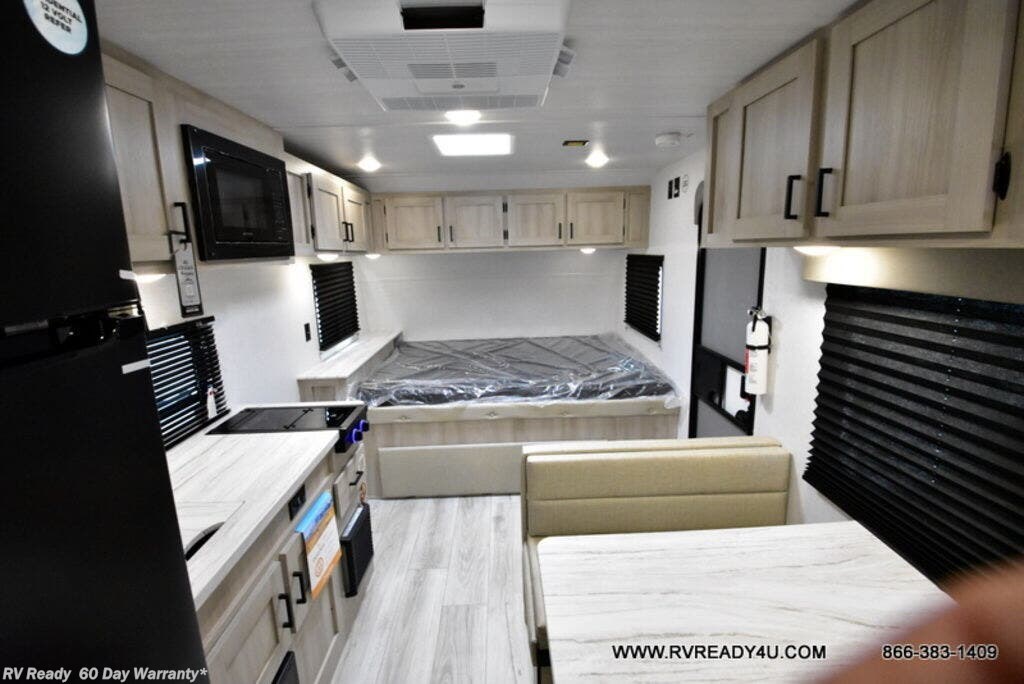 New 2025 East to West Della Terra LE 170BHSLE available in Lake Elsinore, California