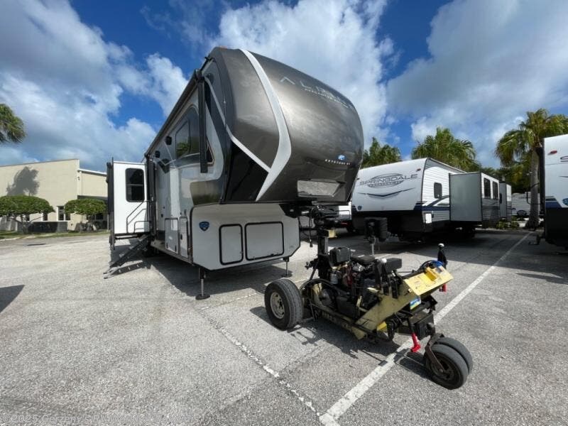 Email now about this 2025 Keystone Alpine Avalanche Edition 390DS! New 2025 Keystone Alpine Avalanche Edition 390DS available in Nokomis, Florida