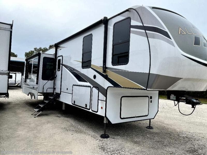 Email now about this 2022 Alliance RV Paradigm 372RK! Used 2022 Alliance RV Paradigm 372RK available in Nokomis, Florida
