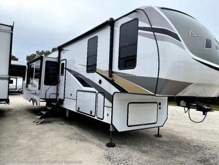Email now about this 2022 Alliance RV Paradigm 372RK! Used 2022 Alliance RV Paradigm 372RK available in Nokomis, Florida