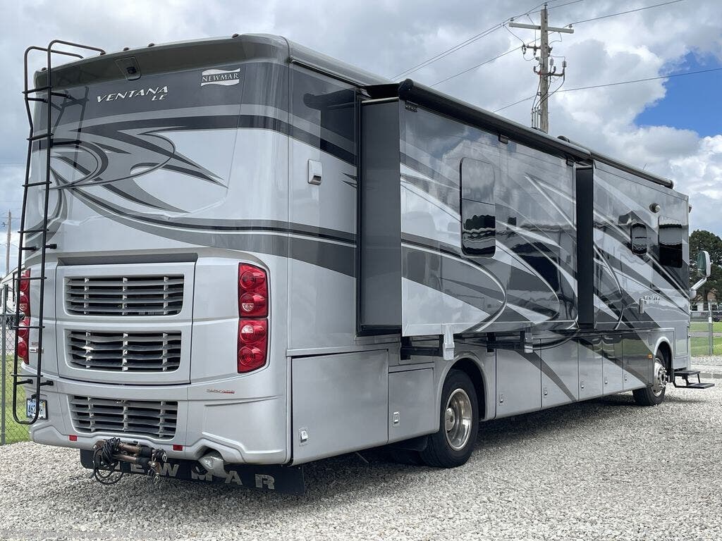 Call now about this 2016 Newmar Ventana LE 4040! 2016 Newmar Ventana LE 4040 - Used Class A For Sale by Blue Compass RV Gassville in Gassville, Arkansas