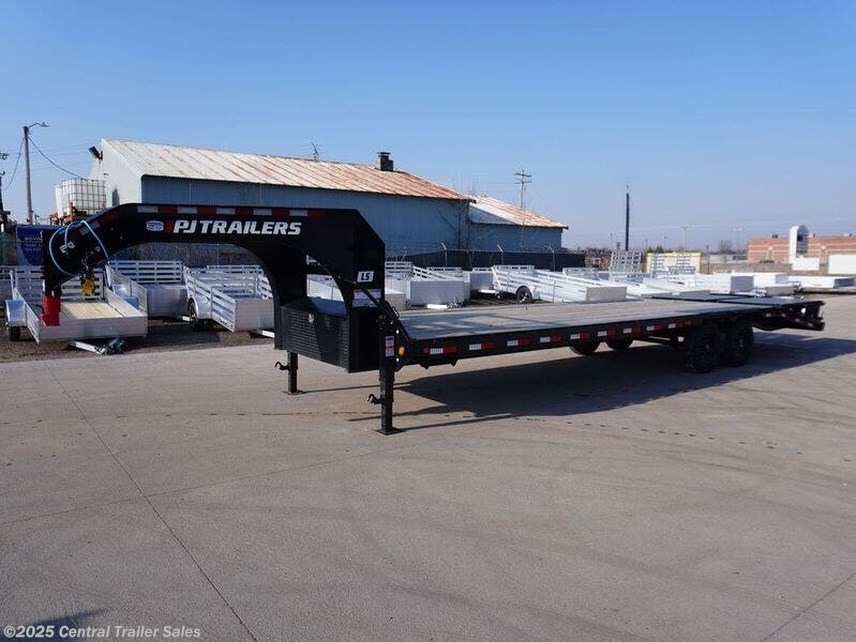 New 2026 PJ Trailers LS 28FT Gooseneck Deckover available in East Bethel, Minnesota