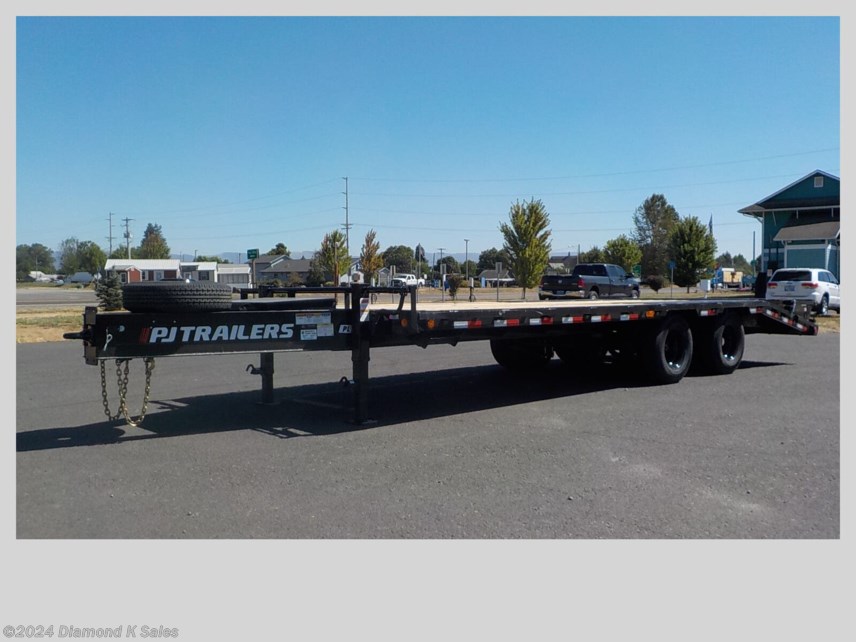 New 2024 PJ Trailers Flatdeck 102&quot; X 25&apos; 25k Low Pro Pintle available in Halsey, Oregon
