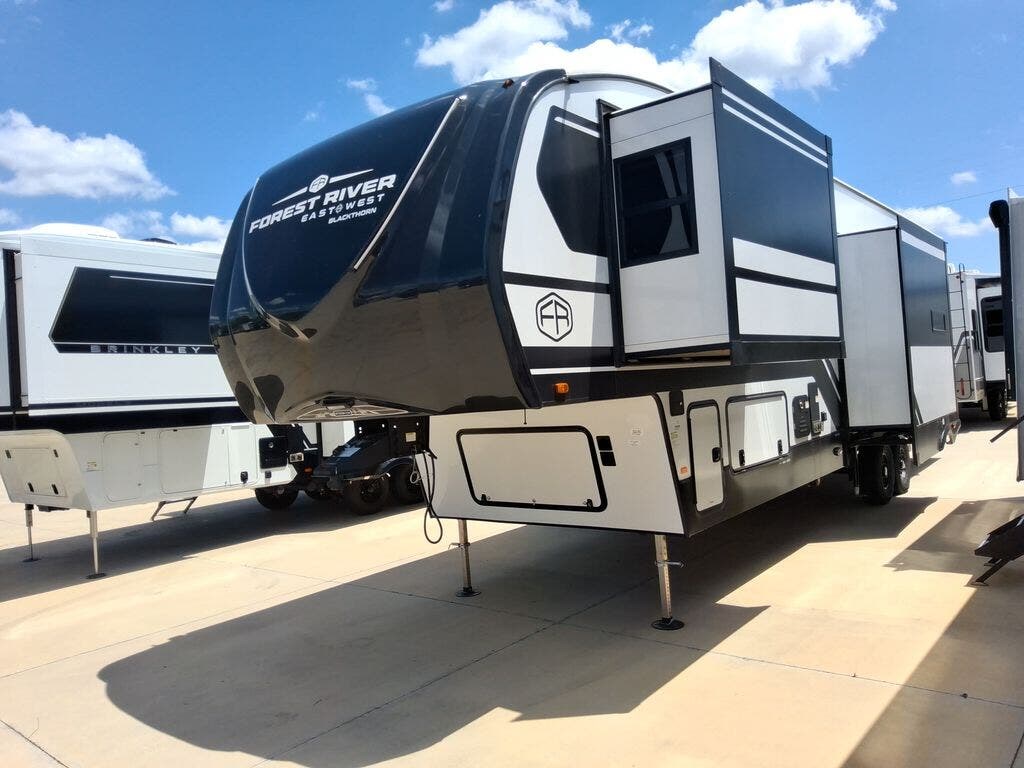 Contact us now about this 2025 East to West Blackthorn 3700BH-OK! 2025 Blackthorn 3700BH-OK by East to West from Blue Compass RV Springfield in Strafford, Missouri