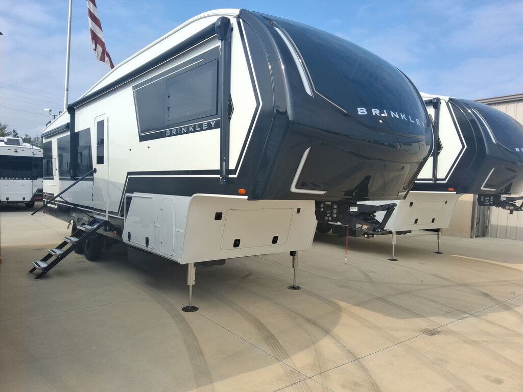 Contact us now about this 2026 Brinkley RV Model Z 2810! 2026 Model Z 2810 by Brinkley RV from Blue Compass RV Springfield in Strafford, Missouri