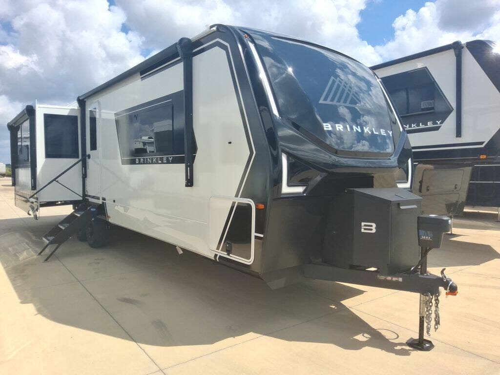 Contact us now about this 2026 Brinkley RV Model Z AIR 310! 2026 Model Z AIR 310 by Brinkley RV from Blue Compass RV Springfield in Strafford, Missouri