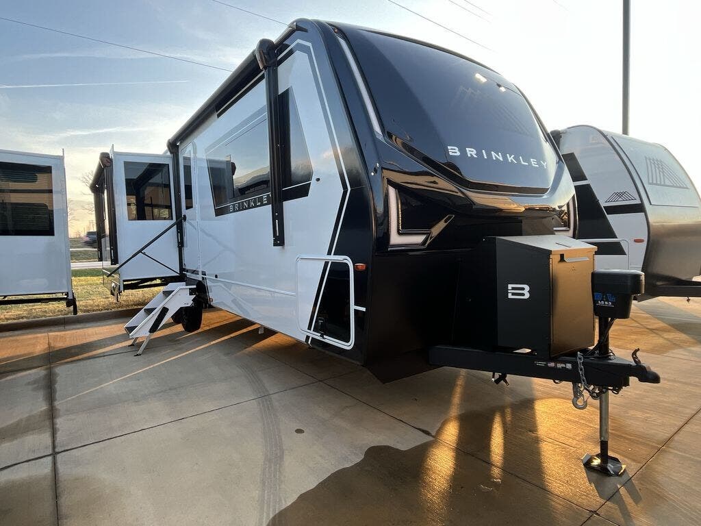 Contact us now about this 2026 Brinkley RV Model Z AIR 297! 2026 Model Z AIR 297 by Brinkley RV from Blue Compass RV Springfield in Strafford, Missouri