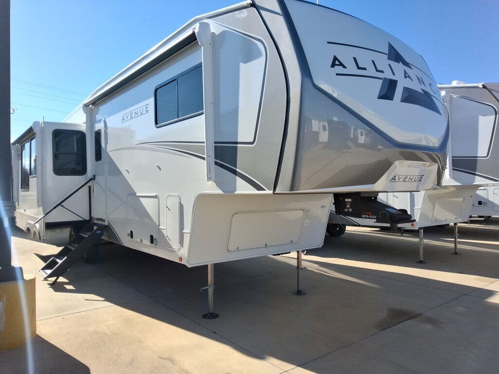 Contact us now about this 2026 Alliance RV Avenue 35RKS! 2026 Avenue 35RKS by Alliance RV from Blue Compass RV Springfield in Strafford, Missouri