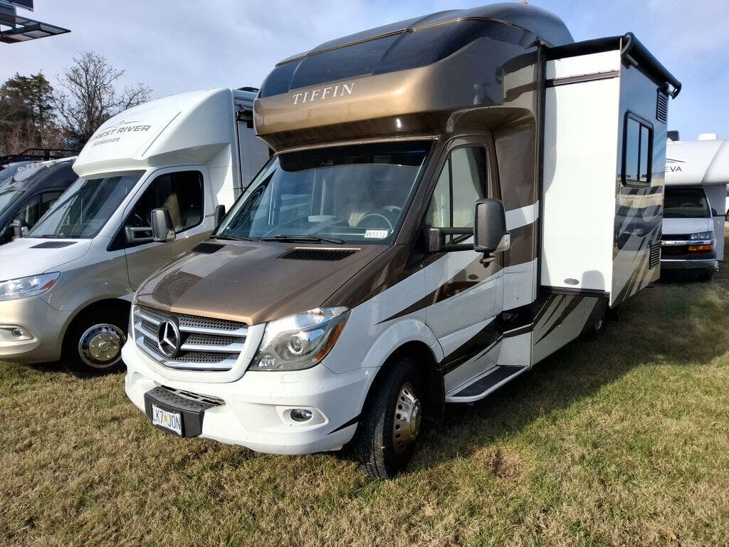 Used 2018 Tiffin Wayfarer 24B available in Strafford, Missouri