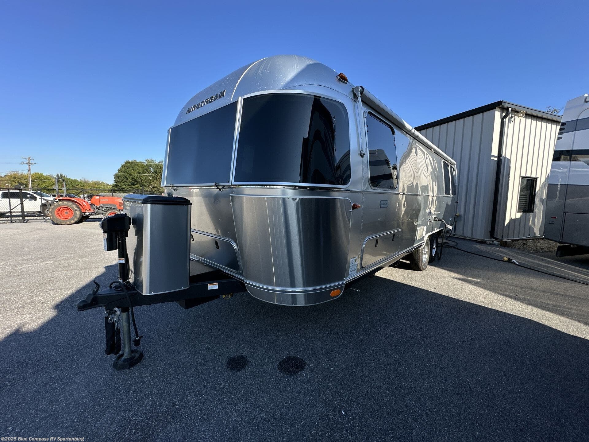 Used 2025 Airstream Globetrotter 27FB Twin available in Duncan, South Carolina