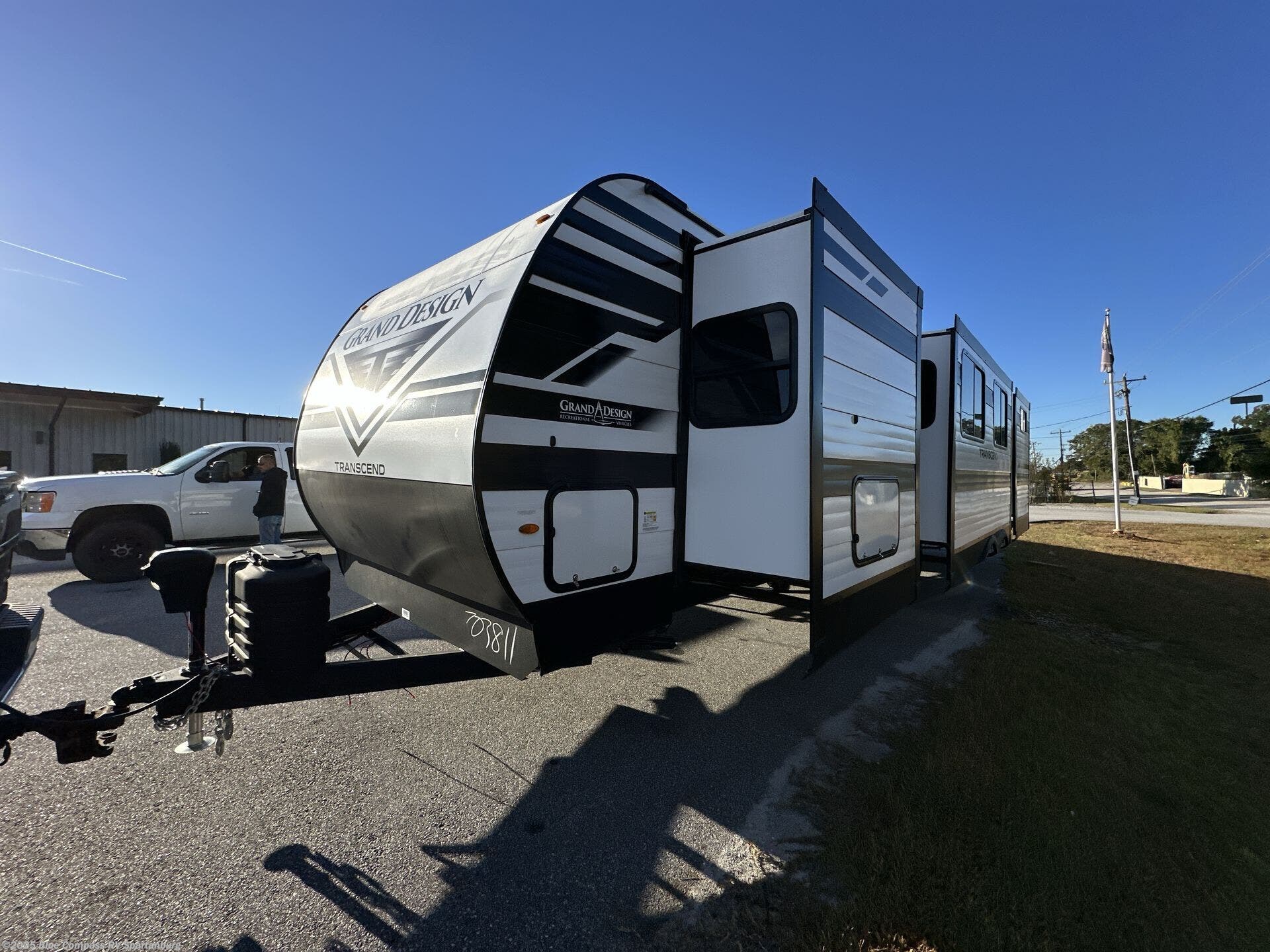 Call now about this 2026 Grand Design Transcend Xplor 335BHT! 2026 Grand Design Transcend Xplor 335BHT - New Travel Trailer For Sale by Blue Compass RV Spartanburg in Duncan, South Carolina