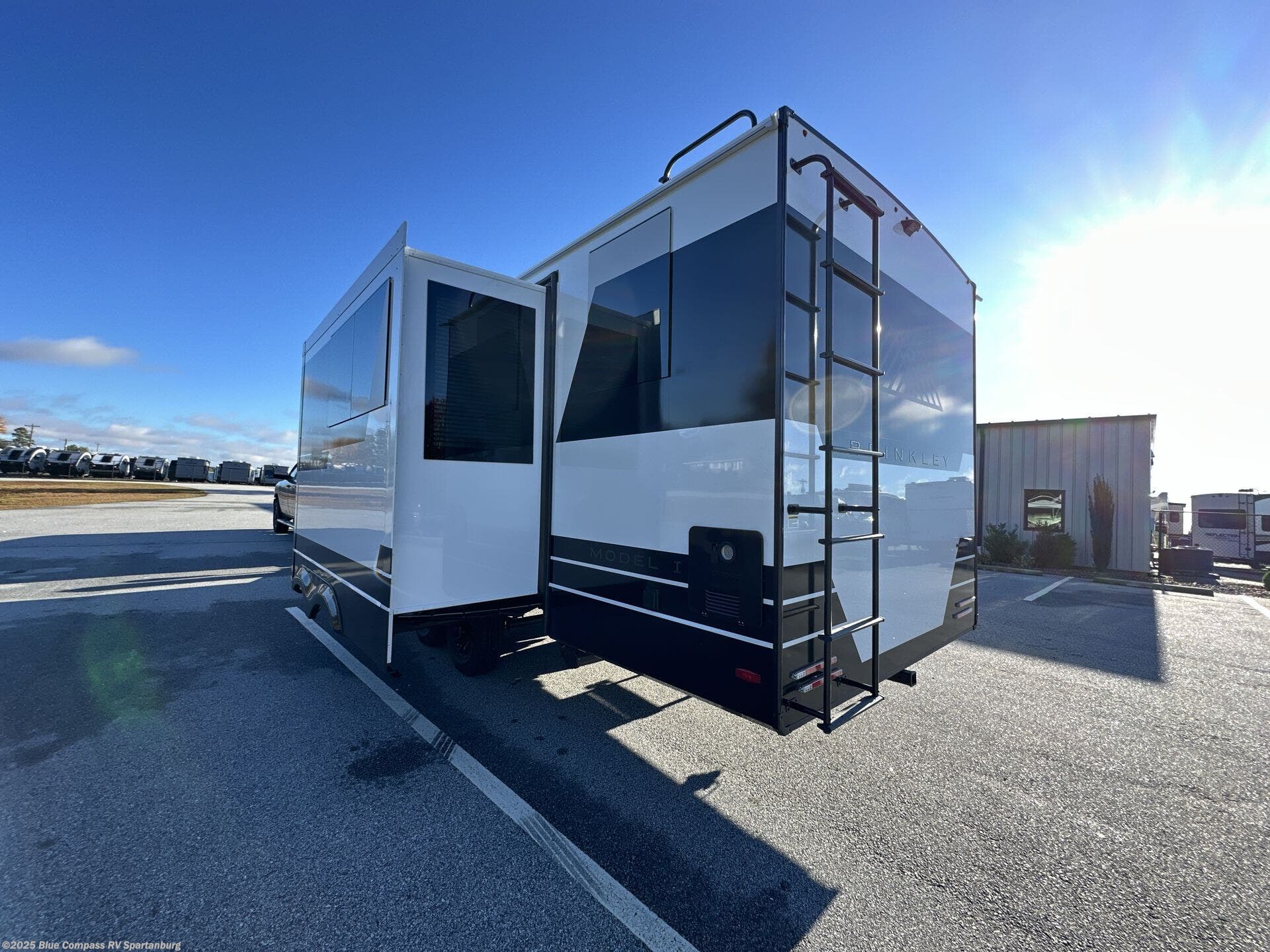 Contact us now about this 2026 Brinkley RV Model I 265! 2026 Model I 265 by Brinkley RV from Blue Compass RV Spartanburg in Duncan, South Carolina