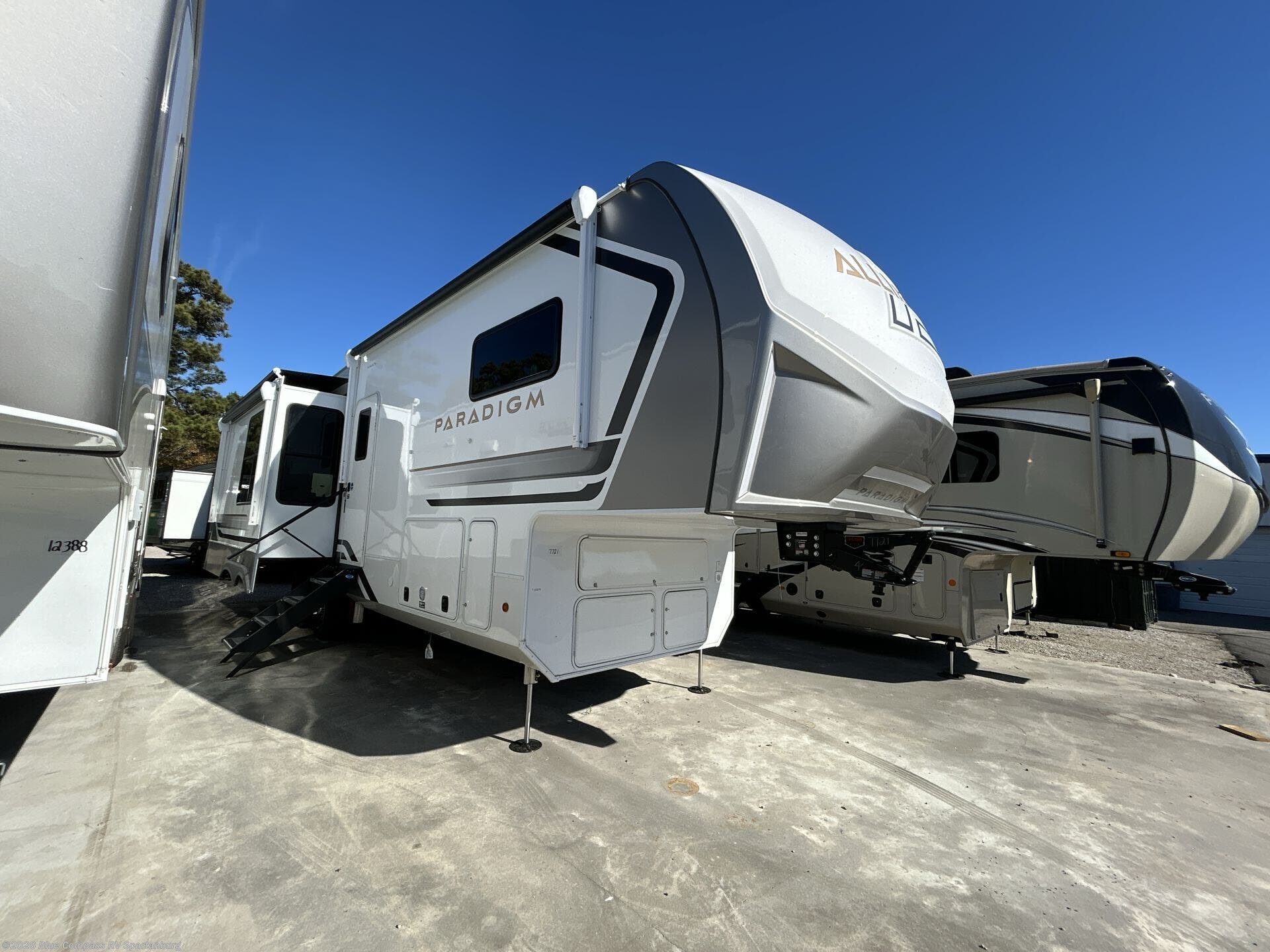 Contact us now about this 2026 Alliance RV Paradigm 312RK! 2026 Paradigm 312RK by Alliance RV from Blue Compass RV Spartanburg in Duncan, South Carolina
