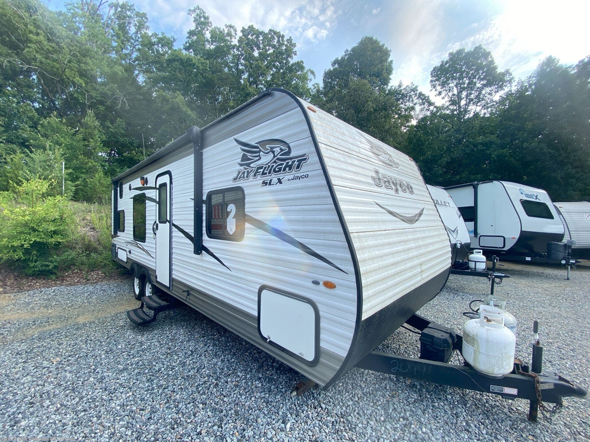 Call now about this 2017 Jayco Jay Flight Jayflight 264bh! 2017 Jayco Jay Flight Jayflight 264bh - Used Travel Trailer For Sale by Blue Compass RV Concord in Concord, North Carolina