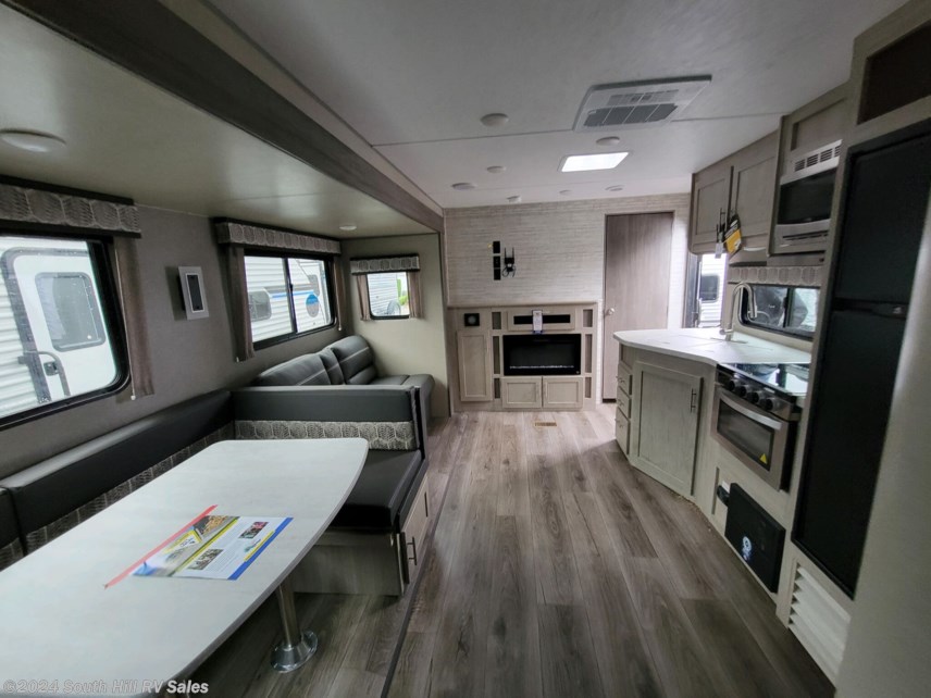 New 2023 Coachmen Catalina Legacy Edition 293QBCK available in Puyallup, Washington