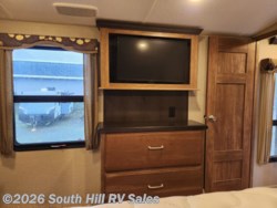 2017 Keystone Montana 3000RE - Used Fifth Wheel for sale by South Hill RV Sales in Puyallup, Washington
