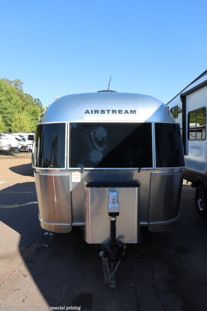 Contact us now about this 2017 Airstream International Signature 19! 2017 International Signature 19 by Airstream from Southaven RV & Marine in Southaven, Mississippi