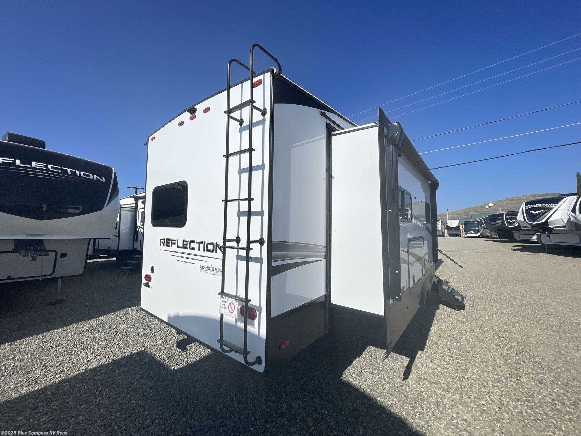Call now about this 2025 Grand Design Reflection 320MKS! 2025 Grand Design Reflection 320MKS - New Fifth Wheel For Sale by Blue Compass RV Reno in Reno, Nevada features Slideout
