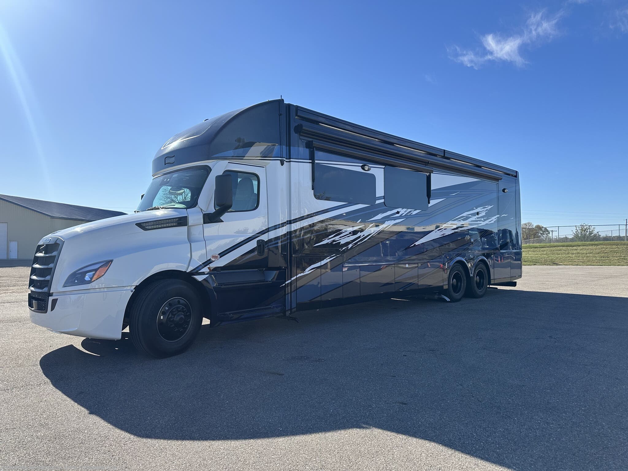 Contact us now about this 2026 Newmar Summit Aire 4505! 2026 Summit Aire 4505 by Newmar from Steinbring Motorcoach in Garfield, Minnesota