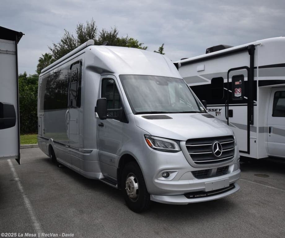 Email now about this 2021 Airstream Atlas MURPHY SUITE! Used 2021 Airstream Atlas MURPHY SUITE available in Davie, Florida