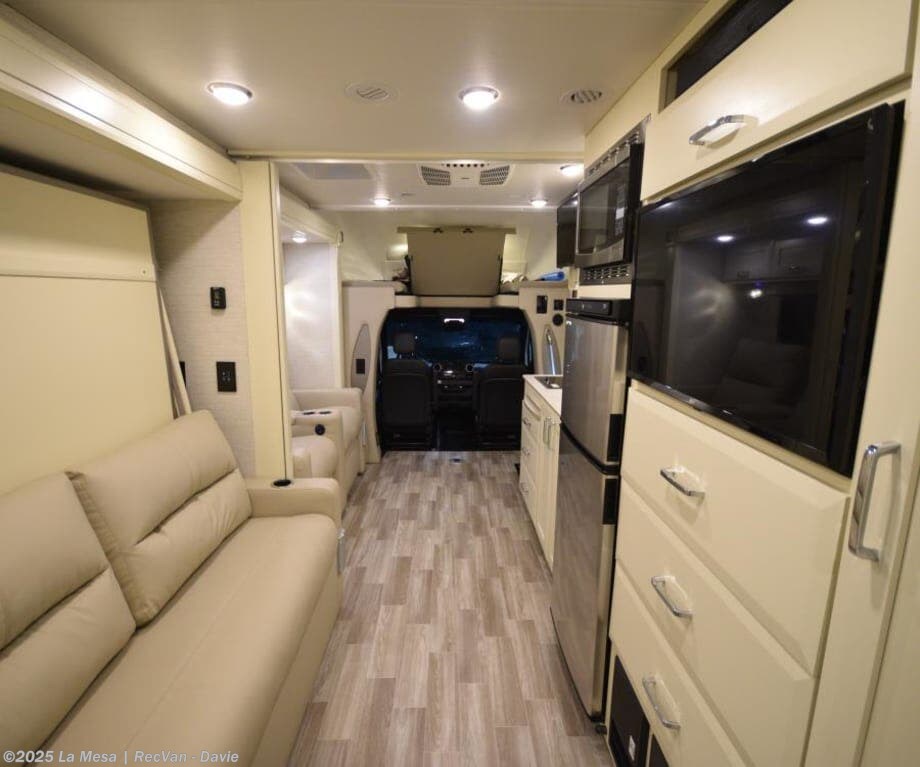 Contact us now about this 2022 Tiffin Wayfarer 25RW! 2022 Wayfarer 25RW by Tiffin from La Mesa | RecVan - Davie in Davie, Florida