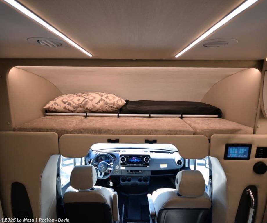 New 2026 Tiffin Wayfarer 25XLW available in Davie, Florida