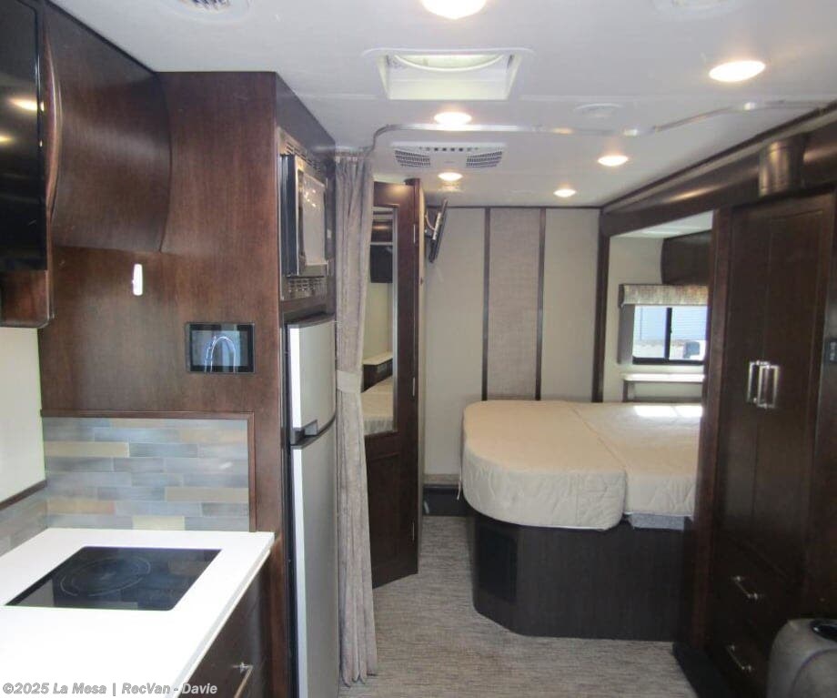 Used 2021 Renegade RV Vienna 25FWC available in Davie, Florida