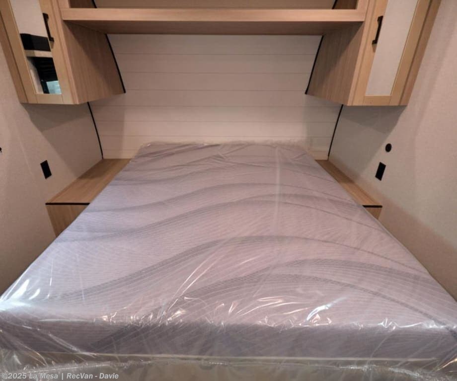 Contact us now about this 2026 Heartland Prowler Lynx 2500BH! 2026 Prowler Lynx 2500BH by Heartland from La Mesa | RecVan - Davie in Davie, Florida