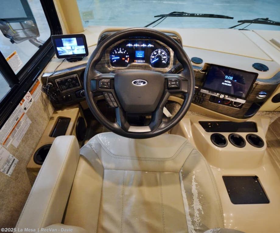 Call now about this 2022 Thor Motor Coach Miramar 35.2! 2022 Thor Motor Coach Miramar 35.2 - Used Class A For Sale by La Mesa | RecVan - Davie in Davie, Florida