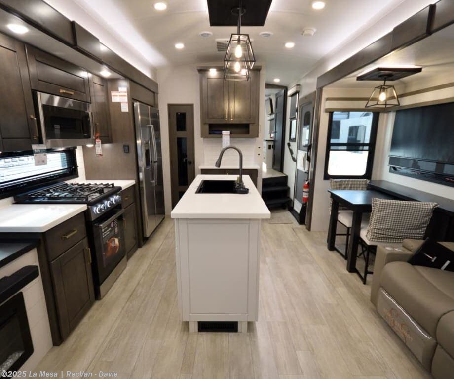 Call now about this 2026 Heartland Bighorn 31RL! 2026 Heartland Bighorn 31RL - New Fifth Wheel For Sale by La Mesa | RecVan - Davie in Davie, Florida